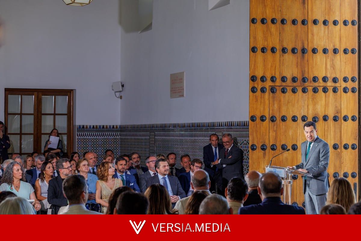 Vox planta a Moreno en el acto a Blas Infante y la izquierda le afea que pacte con los que ridiculizan la autonomía