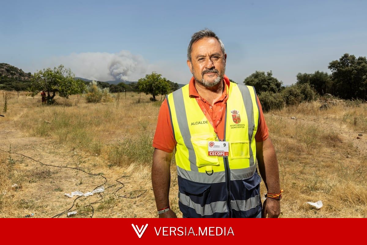 Un alcalde que mira al fuego a los ojos