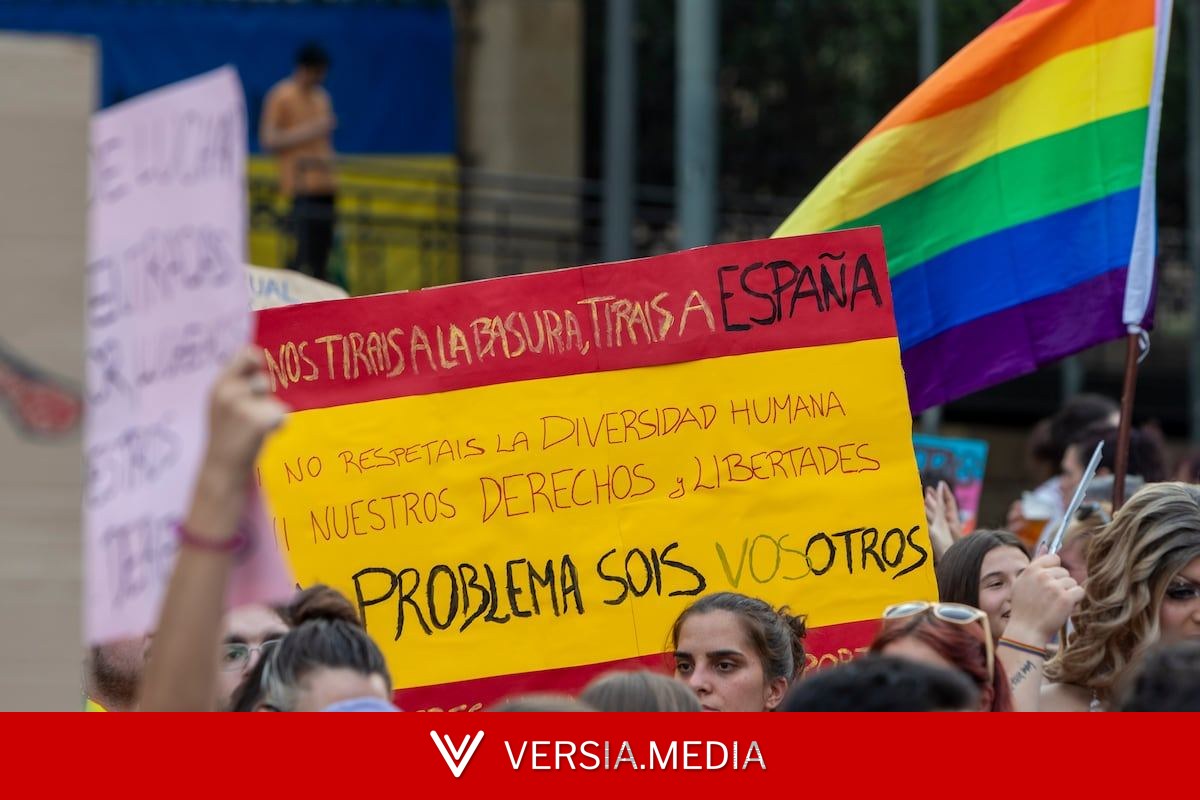 El Orgullo desata una ola de ataques de Vox que trunca su giro ‘lepenista’ para ganar voto LGTBIQ+