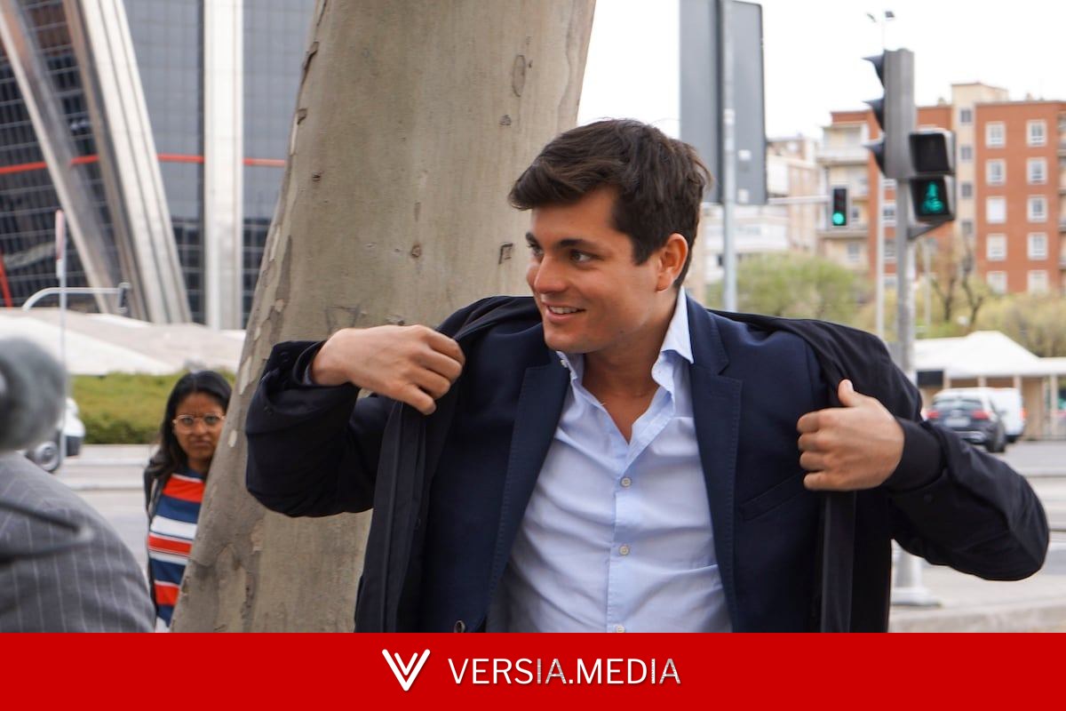 Vito Quiles se presenta ante la juez que ordenó detenerlo por un bulo contra un empleado público y le cita para el 20 de julio